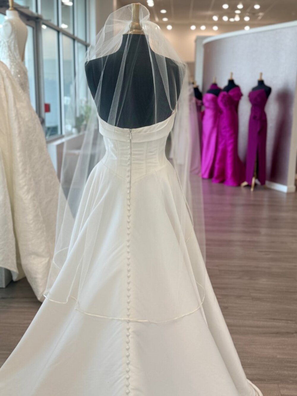 Ribbon Edge Knee Length Veil